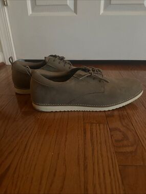 Good Fellow Casual Men's Lace-Up Sneakers in Taupe